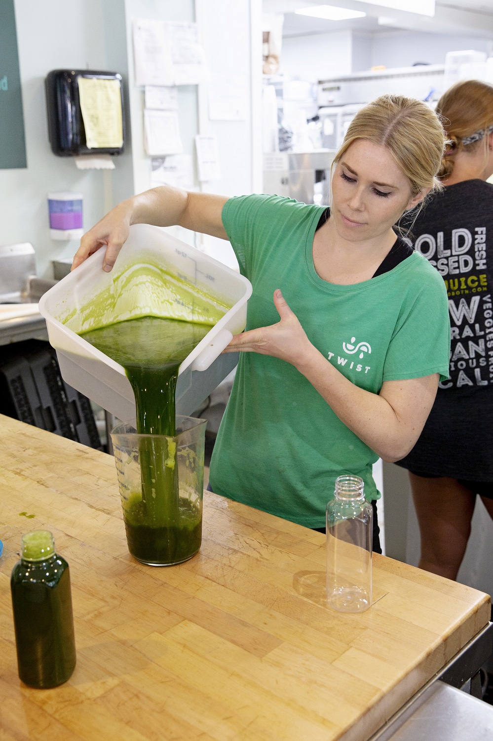 b76t0091 REFRESH YOURSELF AT TWIST JUICE BAR! - Jack Lingo REALTOR