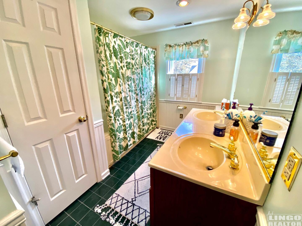 3042ndbath 304 BAYARD AVENUE Rental Property 3042ndbath 304 BAYARD AVENUE Rental Property