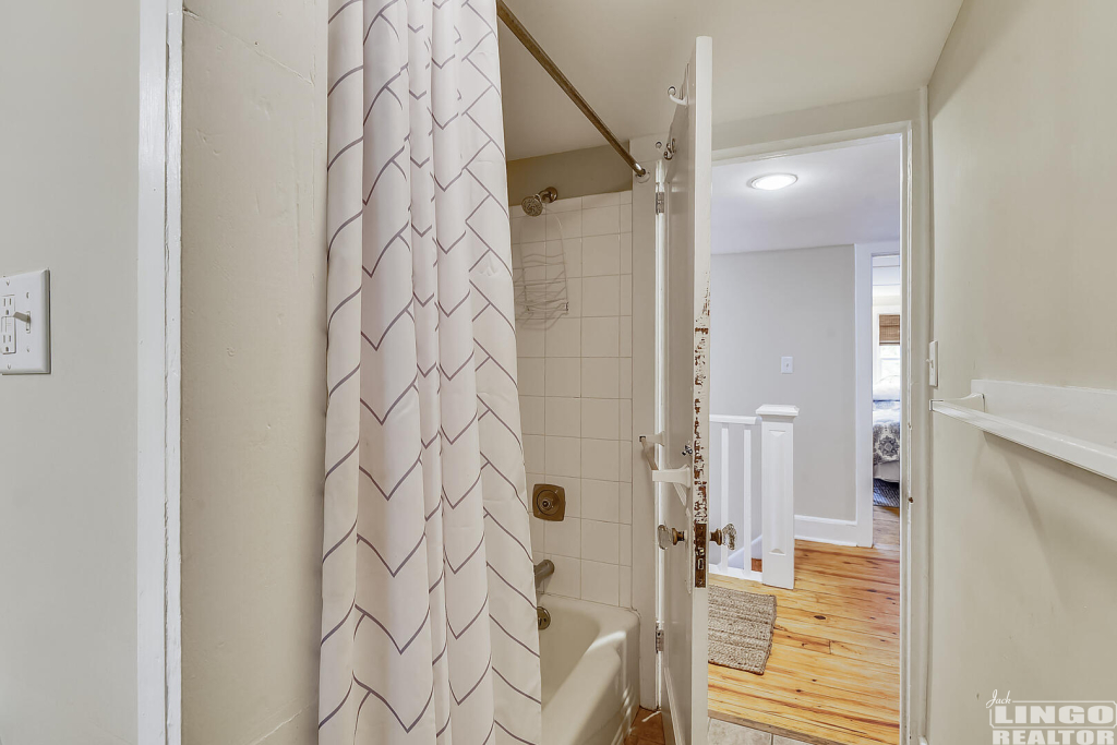 upper+level-bath-_dsc1601 119 NEW CASTLE STREET Rental Property upper+level-bath-_dsc1601 119 NEW CASTLE STREET Rental Property