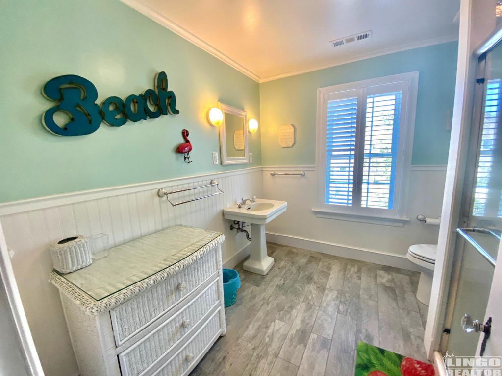 14hallbath 14 PENNSYLVANIA AVENUE Rental Property 14hallbath 14 PENNSYLVANIA AVENUE Rental Property