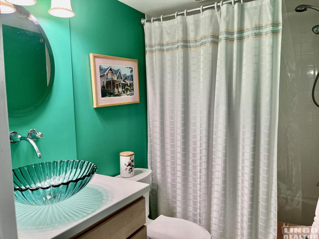 401+the+crest+bath 401 THE CREST Rental Property 401+the+crest+bath 401 THE CREST Rental Property