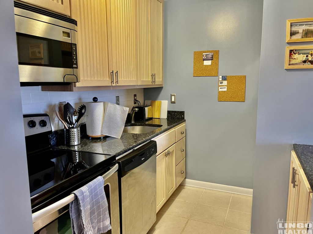 401+the+crest+kitchen 401 THE CREST Rental Property 401+the+crest+kitchen 401 THE CREST Rental Property