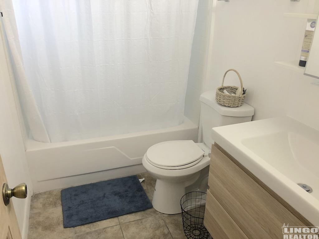 16_1st_fl_ba 16 FARVIEW ROAD Rental Property 16_1st_fl_ba 16 FARVIEW ROAD Rental Property
