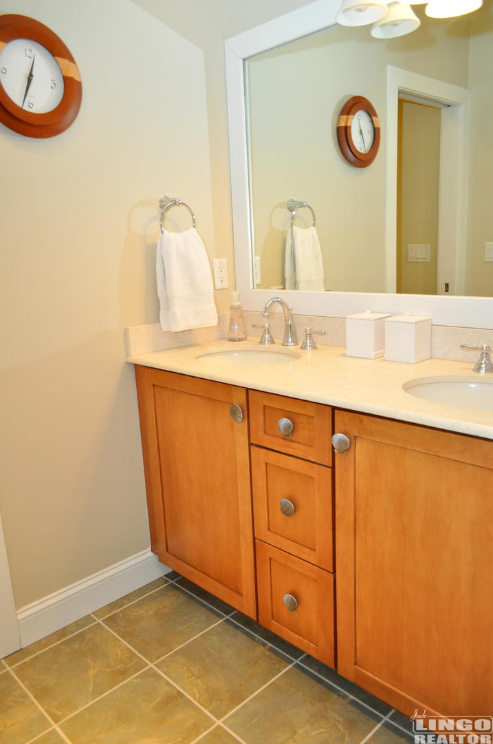 100+new+1st+mstr+bath1 100 NEW CASTLE STREET  Rental Property