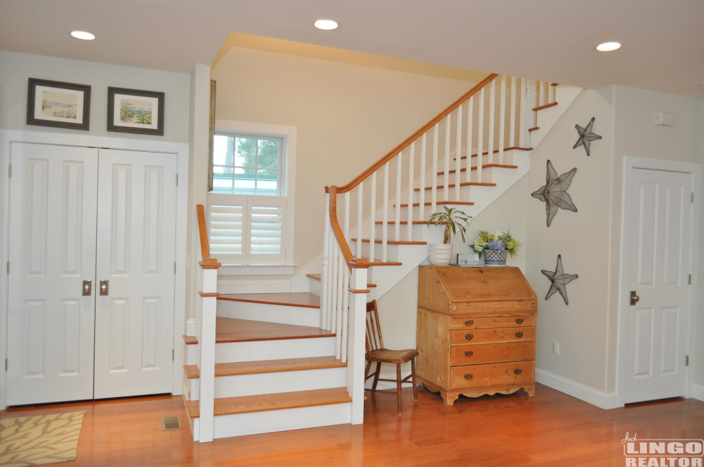 100+new+stairs 100 NEW CASTLE STREET  Rental Property