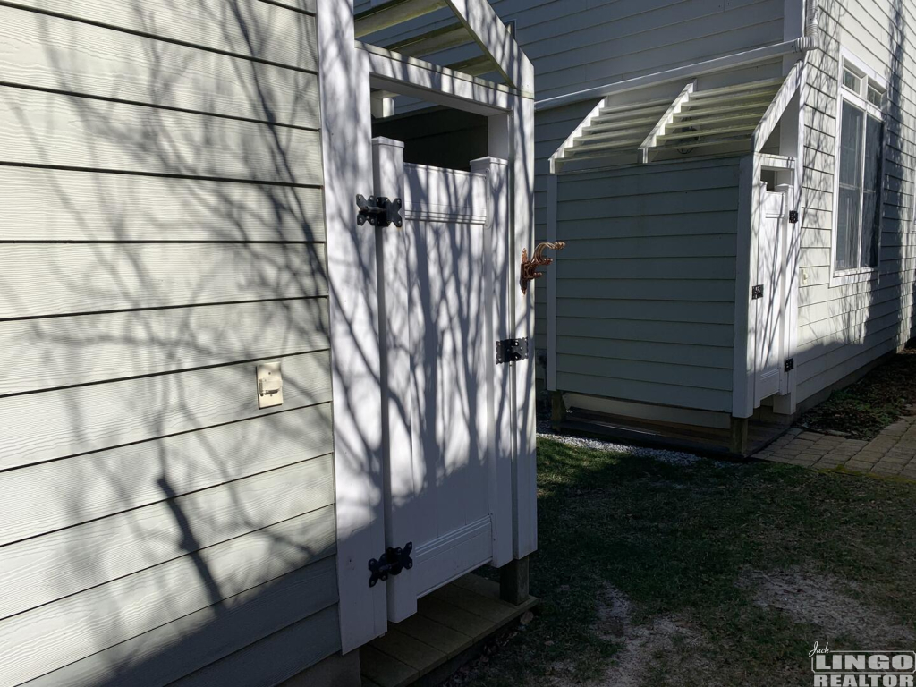 118E+Philadelphia+outside+shower 118E PHILADELPHIA STREET  Rental Property