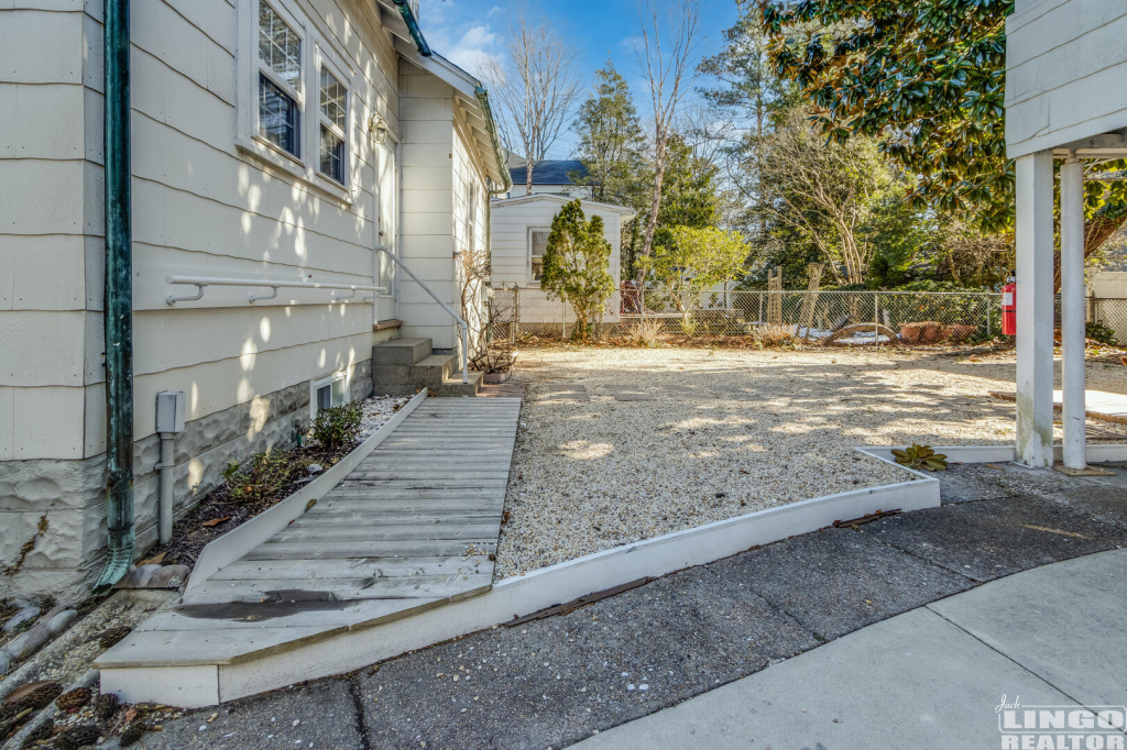 img_0272_628 208A HICKMAN STREET  Rental Property