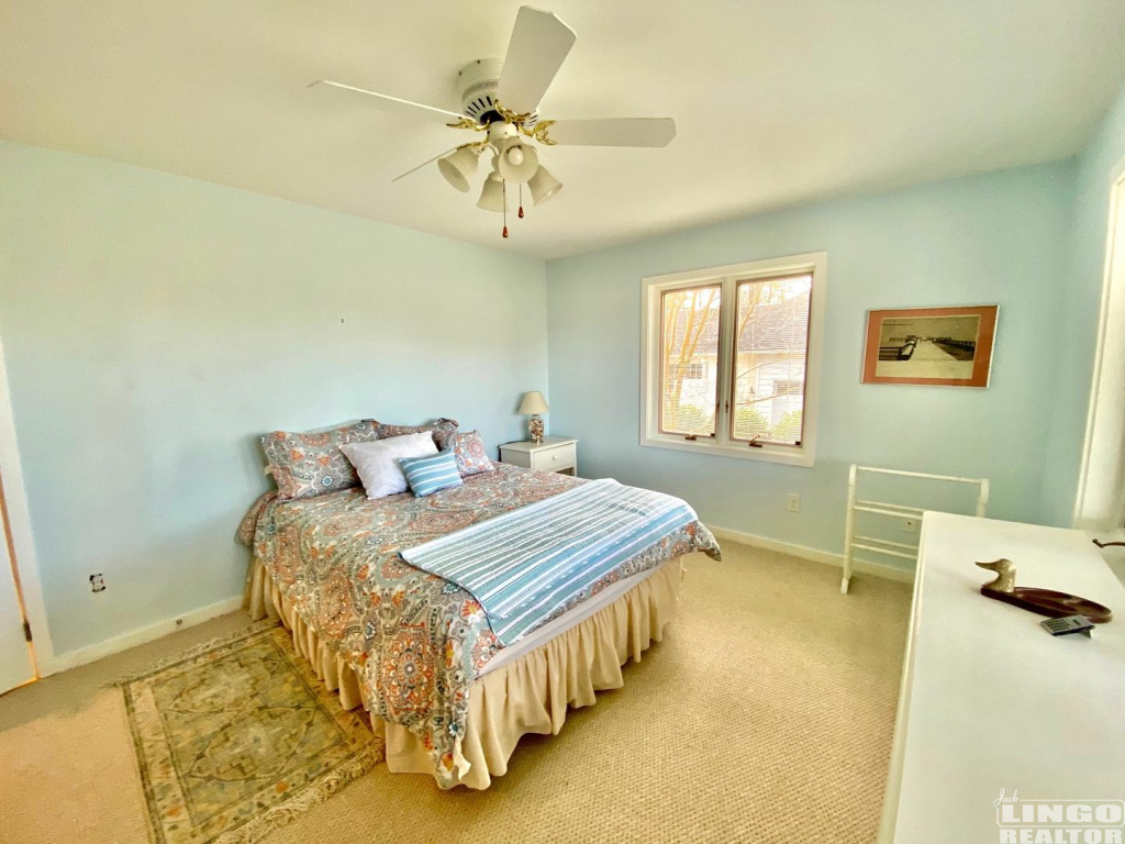 26tidebed1 26 TIDEWATERS   Rental Property