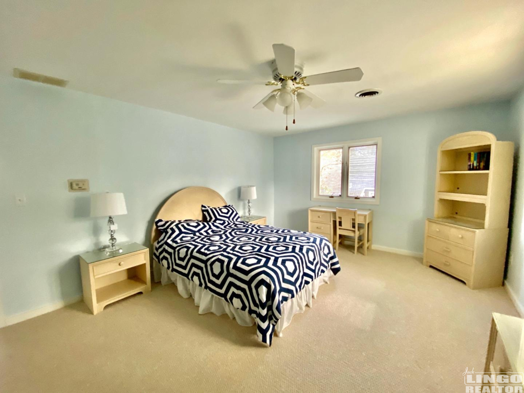 26tidebed3 26 TIDEWATERS   Rental Property