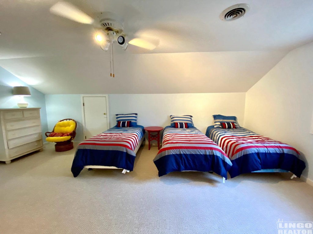 26tidebed4 26 TIDEWATERS   Rental Property