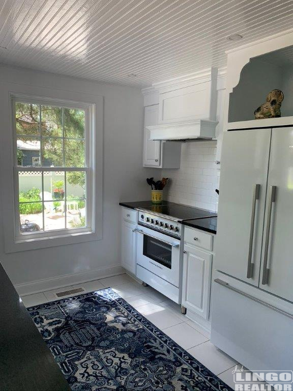 16+Oak+-+Main+House+-+Kitchen+3 16 OAK AVENUE Rental Property 16+Oak+-+Main+House+-+Kitchen+3 16 OAK AVENUE Rental Property