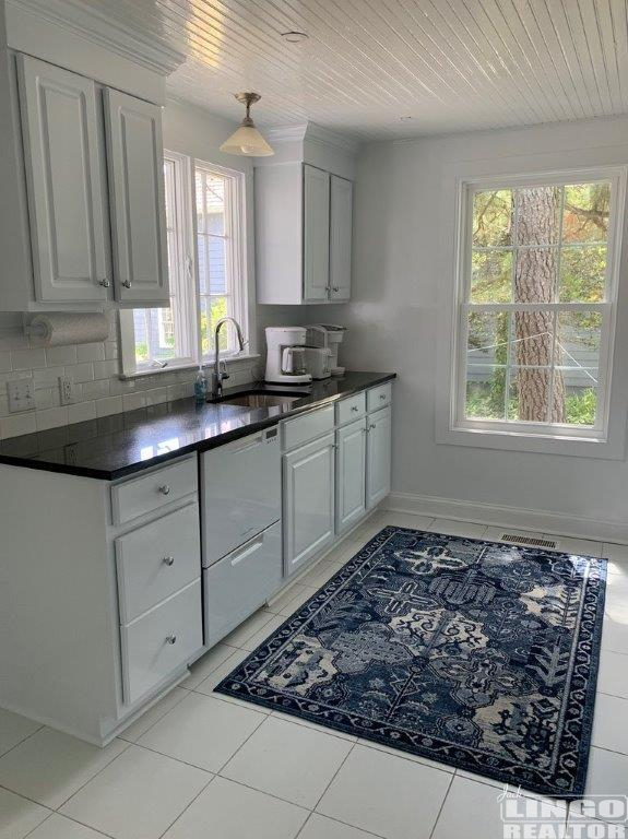 16+Oak+-+Main+House+-+Kitchen+4 16 OAK AVENUE Rental Property 16+Oak+-+Main+House+-+Kitchen+4 16 OAK AVENUE Rental Property