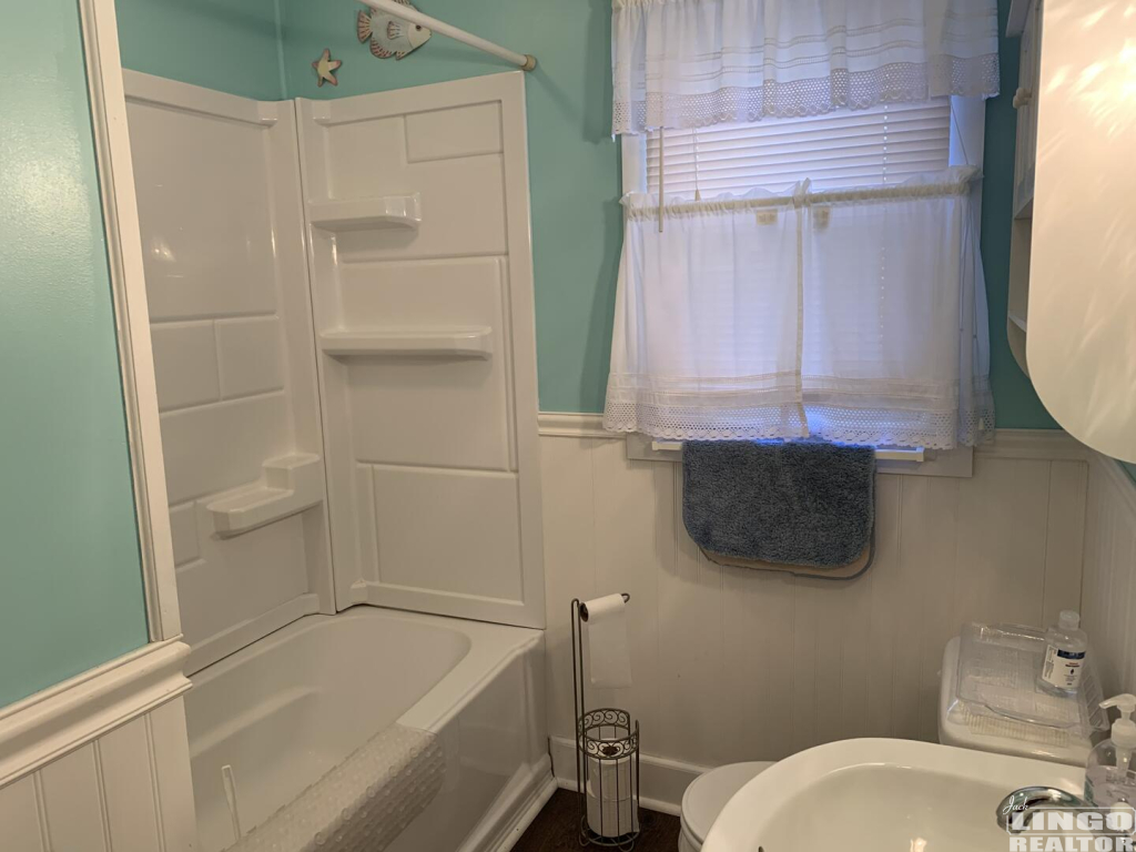 212A+Laurel+hall+bath 212A LAUREL STREET Rental Property 212A+Laurel+hall+bath 212A LAUREL STREET Rental Property