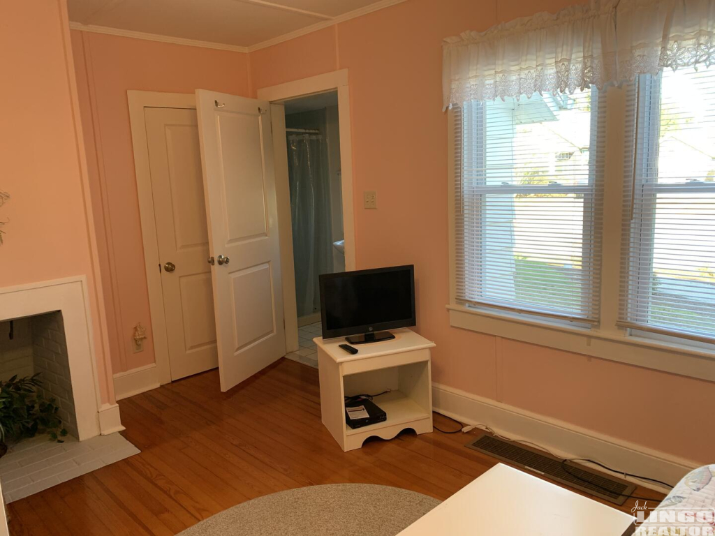 212A+Laurel+master+bedroom+2 212A LAUREL STREET Rental Property 212A+Laurel+master+bedroom+2 212A LAUREL STREET Rental Property