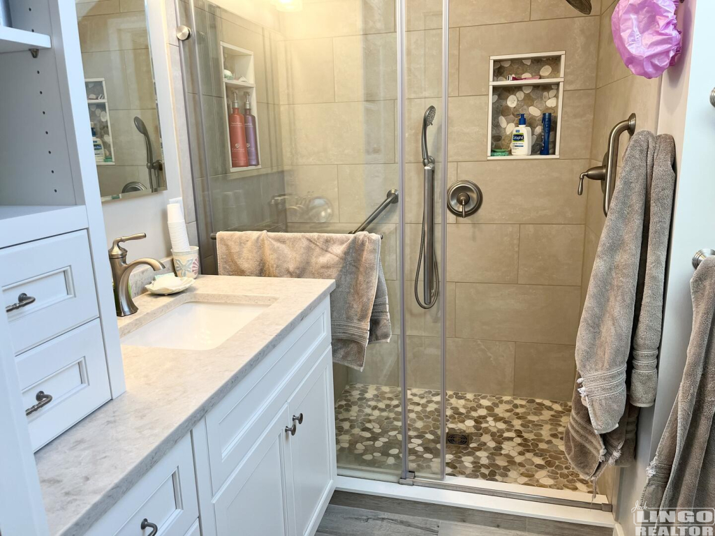 36+Farview+en-suite+bath 36 FARVIEW ROAD Rental Property 36+Farview+en-suite+bath 36 FARVIEW ROAD Rental Property