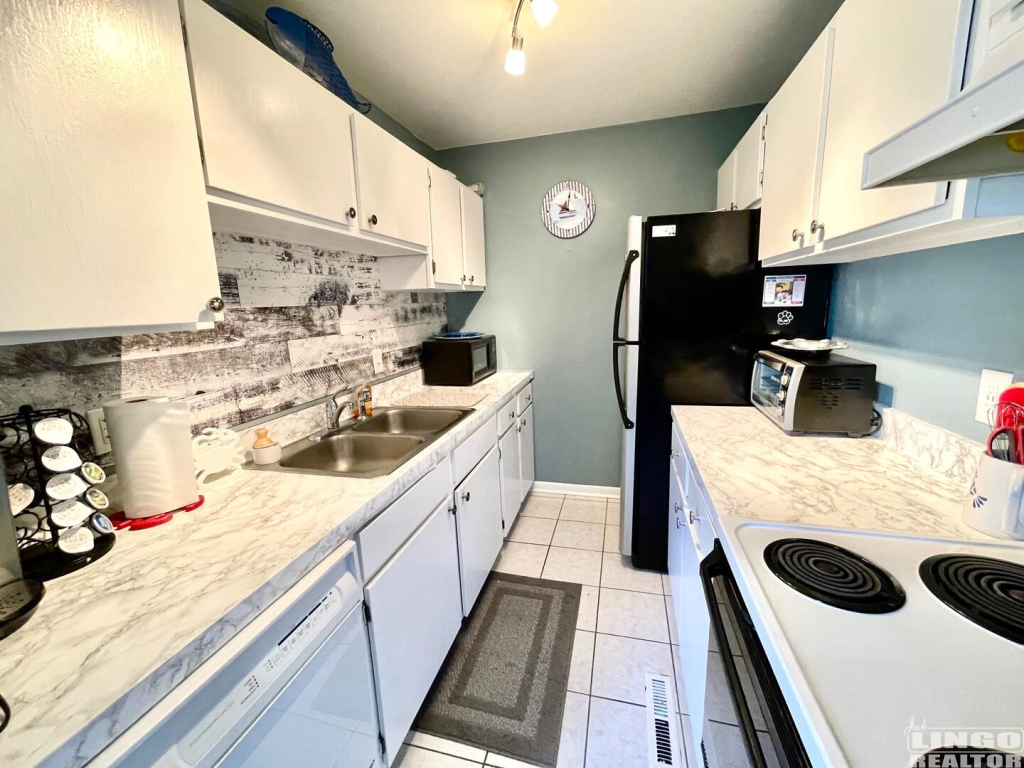 IMG_4235 31 BROOKLYN AVENUE #4 Rental Property IMG_4235 31 BROOKLYN AVENUE #4 Rental Property