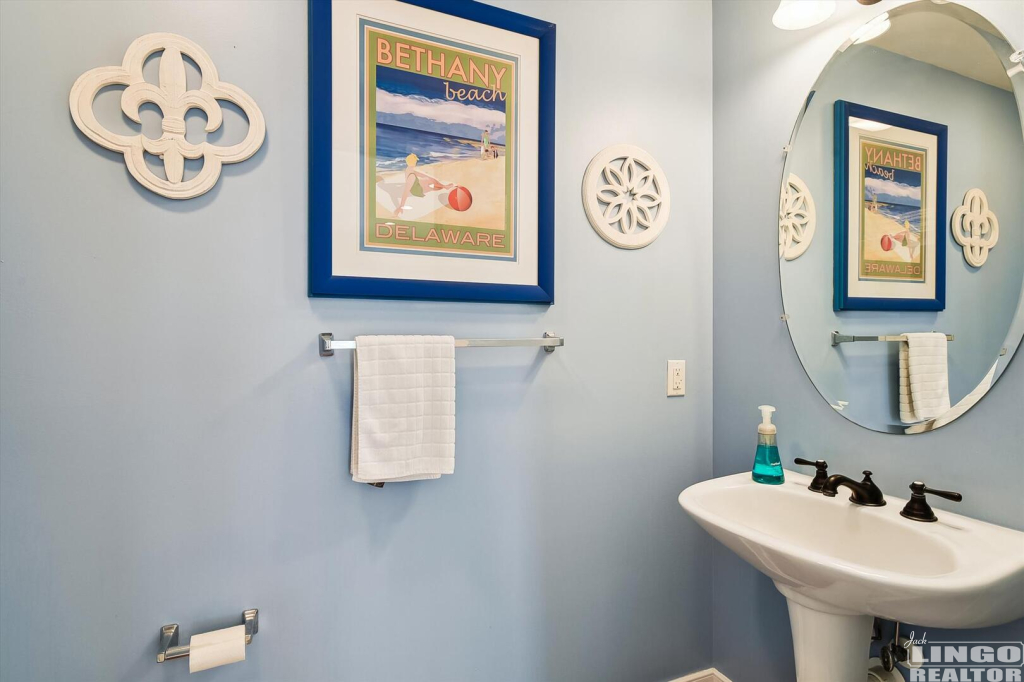 main+level-powder+room-_dsc9792 624 TINGLE AVENUE Rental Property main+level-powder+room-_dsc9792 624 TINGLE AVENUE Rental Property