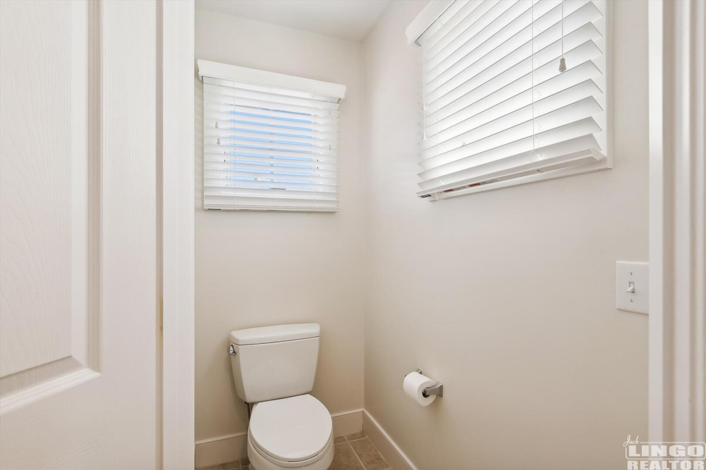 upper+level-water+closet-_dsc9737 624 TINGLE AVENUE Rental Property upper+level-water+closet-_dsc9737 624 TINGLE AVENUE Rental Property