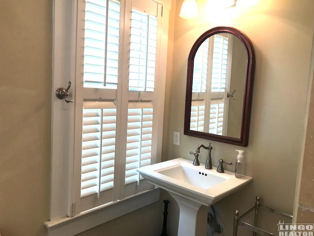 27de1stmasterbath1 27 DELAWARE AVENUE Rental Property 27de1stmasterbath1 27 DELAWARE AVENUE Rental Property