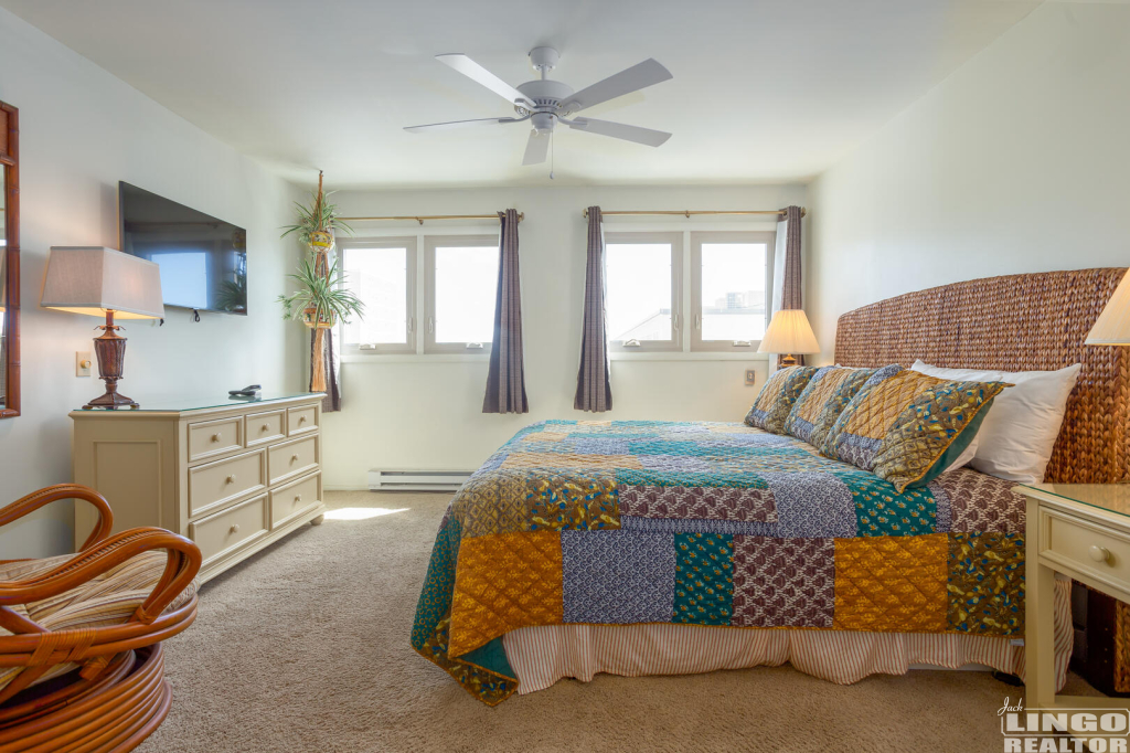 D86B198C-1643-4B39-8A83-2657A3863323 204 MARINERS COURT   Rental Property