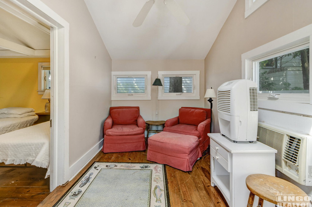 042_img_9498_736 3 OAK AVENUE Rental Property 042_img_9498_736 3 OAK AVENUE Rental Property