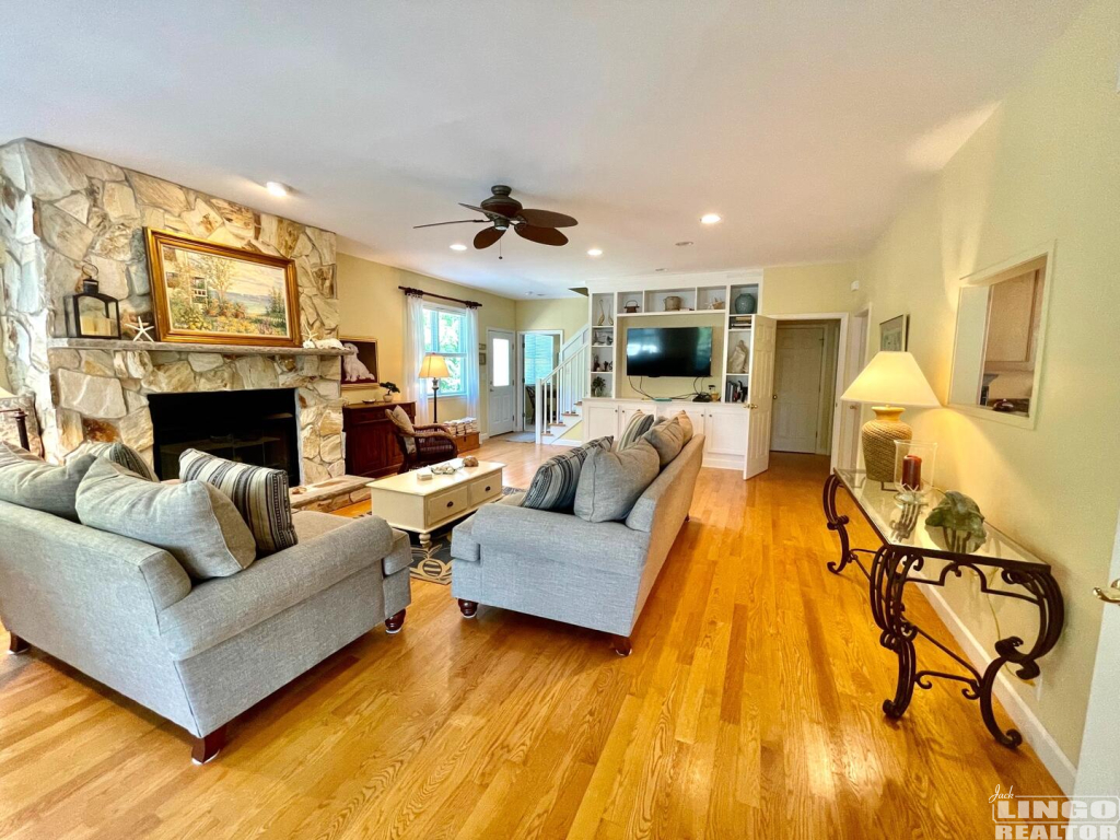 24roblr 24 ROBINS LANE Rental Property 24roblr 24 ROBINS LANE Rental Property