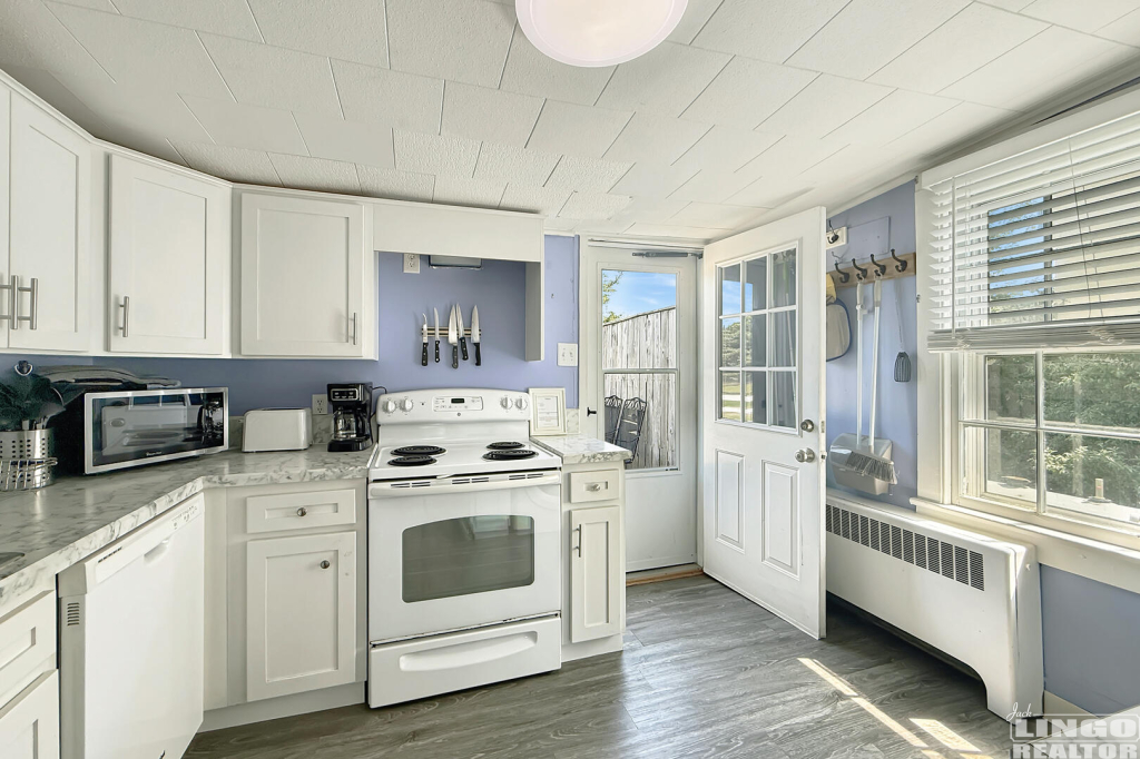 301+Savannah+Kitchen+3 301 E Savannah Road Rental Property 301+Savannah+Kitchen+3 301 E Savannah Road Rental Property