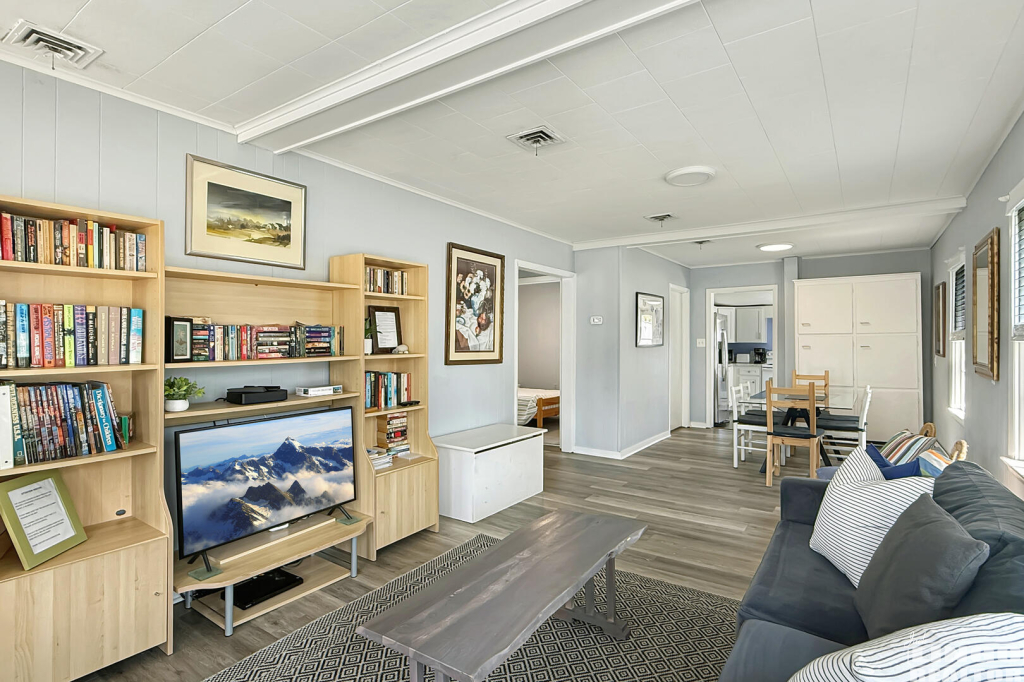 301+Savannah+Living+2 301 E Savannah Road Rental Property 301+Savannah+Living+2 301 E Savannah Road Rental Property
