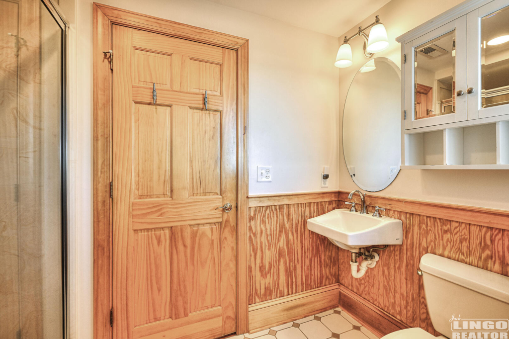 2400+Bay+Dr+Bathroom+2 2400 Bay Avenue Rental Property 2400+Bay+Dr+Bathroom+2 2400 Bay Avenue Rental Property