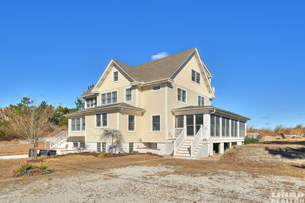 2400+Bay+Dr+Exterior+2 2400 Bay Avenue Rental Property 2400+Bay+Dr+Exterior+2 2400 Bay Avenue Rental Property