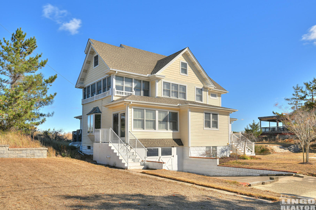 2400+Bay+Dr+Exterior+3 2400 Bay Avenue Rental Property 2400+Bay+Dr+Exterior+3 2400 Bay Avenue Rental Property