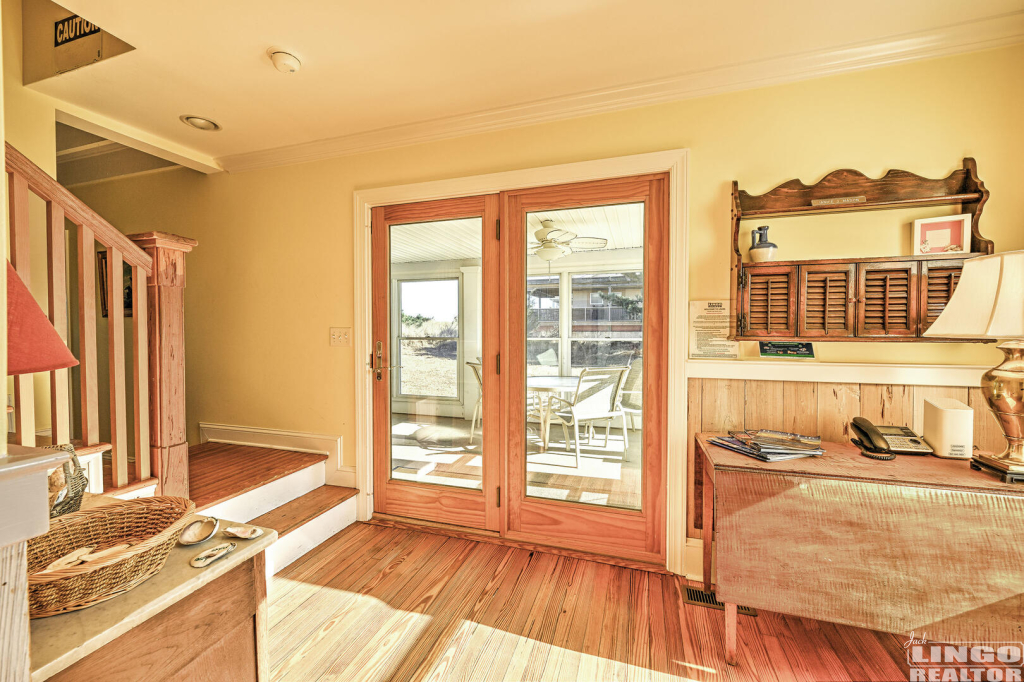 2400+Bay+Dr+Foyer+2 2400 Bay Avenue Rental Property 2400+Bay+Dr+Foyer+2 2400 Bay Avenue Rental Property