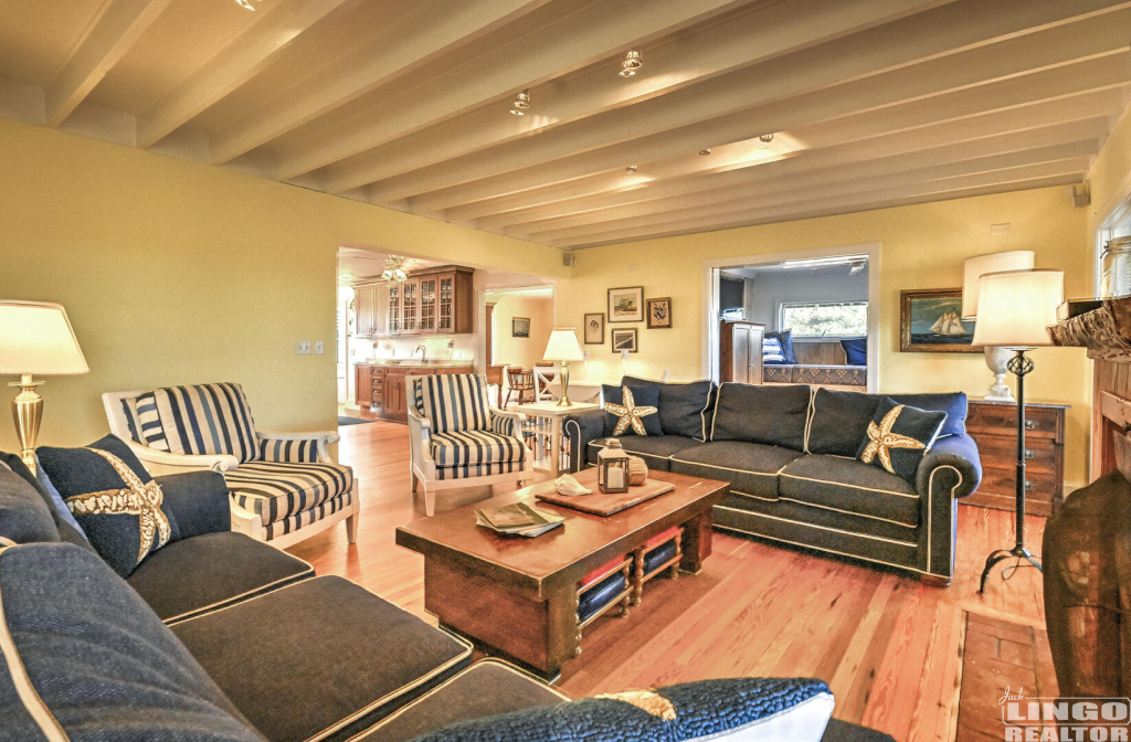 2400+Bay+Dr+Living+4 2400 Bay Avenue Rental Property 2400+Bay+Dr+Living+4 2400 Bay Avenue Rental Property
