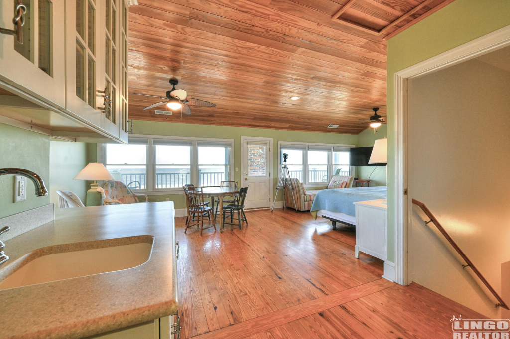2400+Bay+Dr+Upper+Suite+3 2400 Bay Avenue Rental Property 2400+Bay+Dr+Upper+Suite+3 2400 Bay Avenue Rental Property
