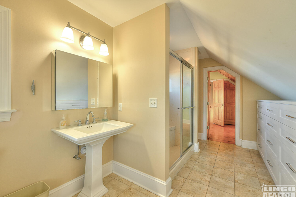 2400+Bay+Dr+Upper+Suite+Bathroom+2 2400 Bay Avenue Rental Property 2400+Bay+Dr+Upper+Suite+Bathroom+2 2400 Bay Avenue Rental Property