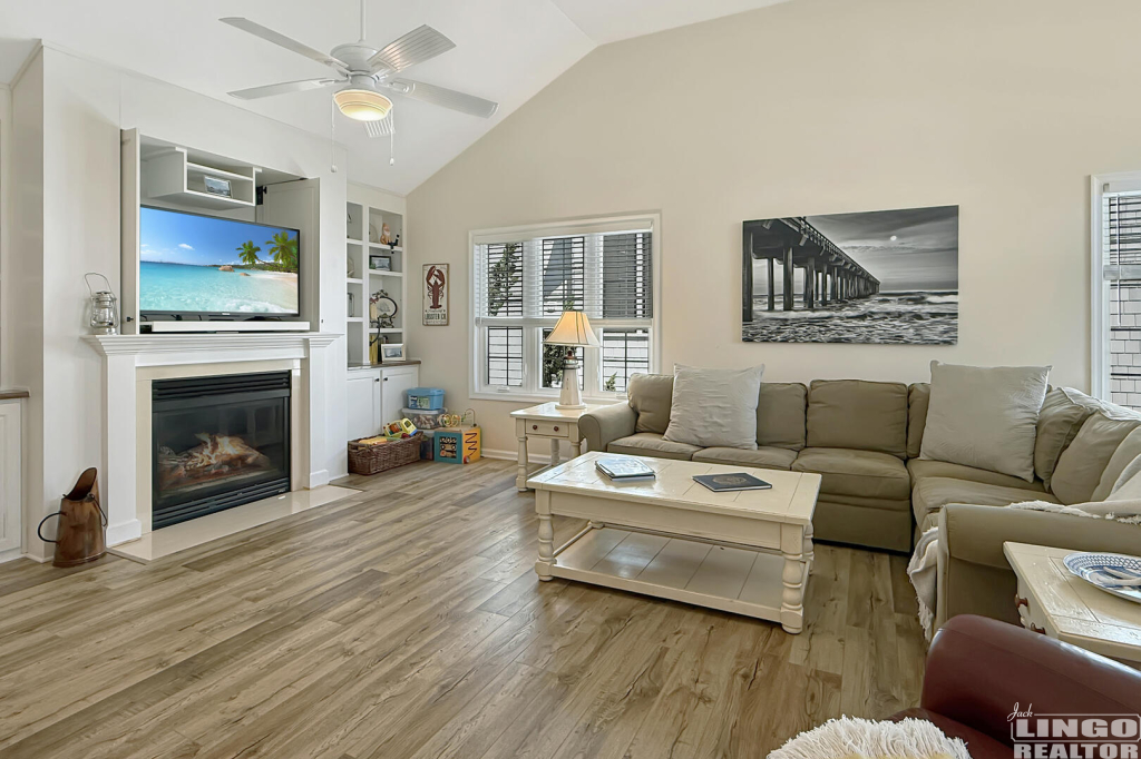 104+Cape+Shores+Upper+Living+3 104 W Cape Shores Drive Rental Property 104+Cape+Shores+Upper+Living+3 104 W Cape Shores Drive Rental Property