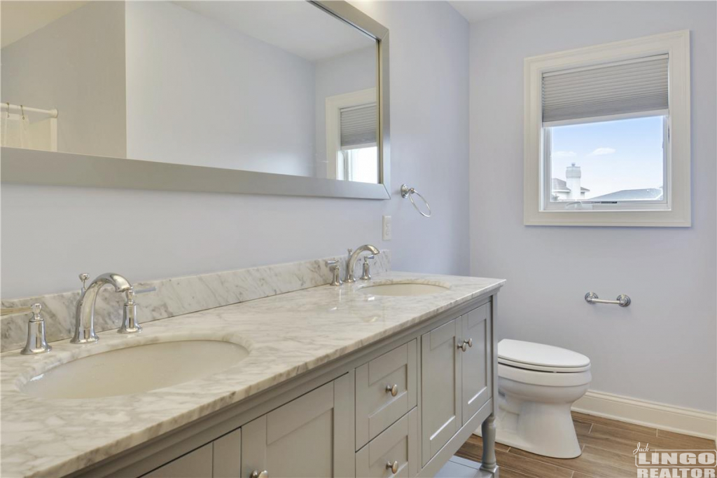 Main_Level-Master_Bath-_DSC5966 110 W CAPE SHORES DRIVE Rental Property