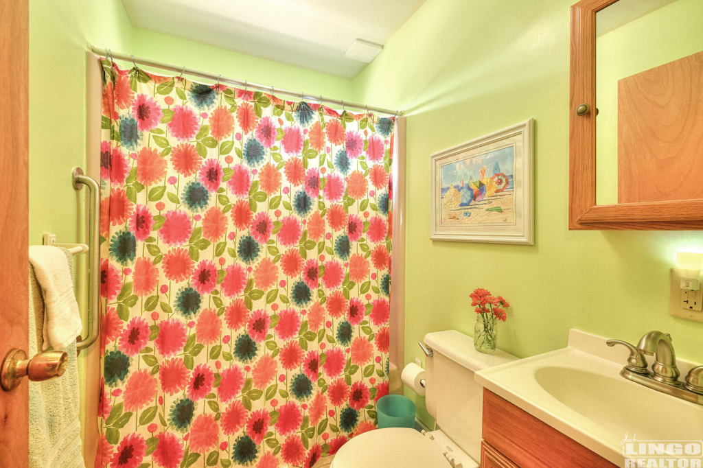 2840+Bay+Shore+Dr+Bathroom+1 2840 S Bayshore Drive Rental Property 2840+Bay+Shore+Dr+Bathroom+1 2840 S Bayshore Drive Rental Property