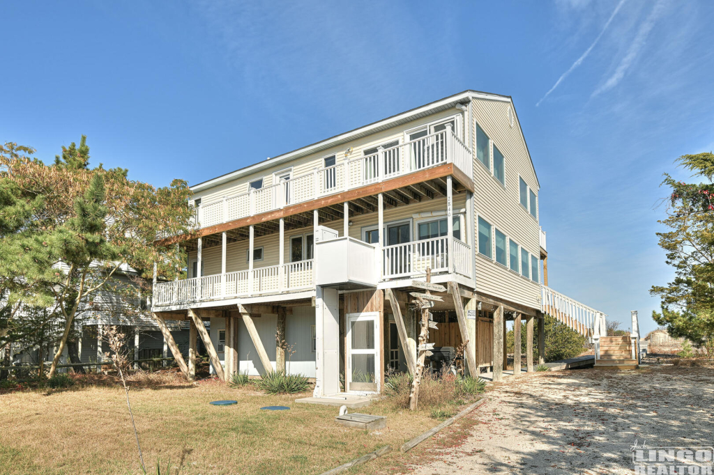 2840+Bay+Shore+Dr+Exterior+1 2840 S Bayshore Drive Rental Property 2840+Bay+Shore+Dr+Exterior+1 2840 S Bayshore Drive Rental Property