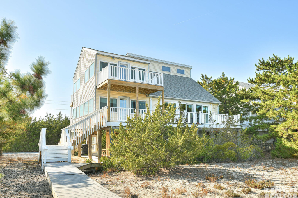 2840+Bay+Shore+Dr+Exterior+3 2840 S Bayshore Drive Rental Property 2840+Bay+Shore+Dr+Exterior+3 2840 S Bayshore Drive Rental Property