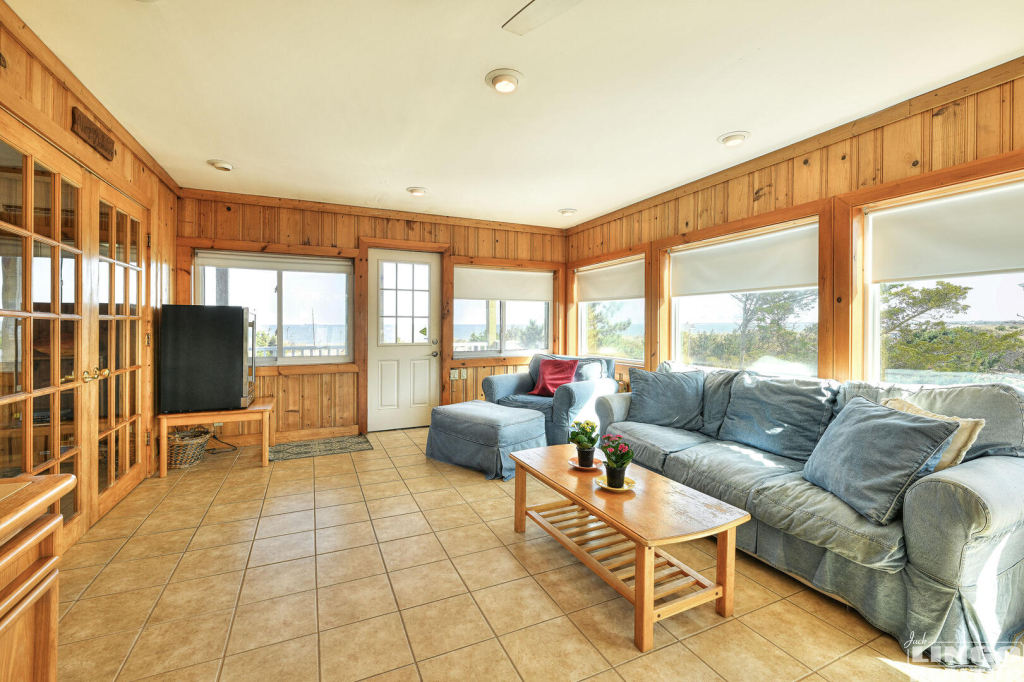 2840+Bay+Shore+Dr+Sun+Room+5 2840 S Bayshore Drive Rental Property 2840+Bay+Shore+Dr+Sun+Room+5 2840 S Bayshore Drive Rental Property