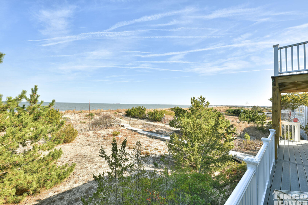 2840+Bay+Shore+Dr+View+1 2840 S Bayshore Drive Rental Property 2840+Bay+Shore+Dr+View+1 2840 S Bayshore Drive Rental Property