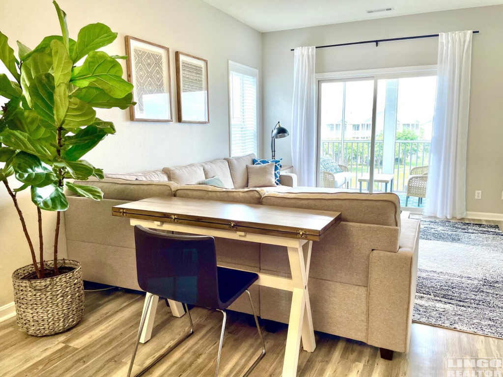 Desk 33106 N Village Loop #1302 Rental Property Desk 33106 N Village Loop #1302 Rental Property