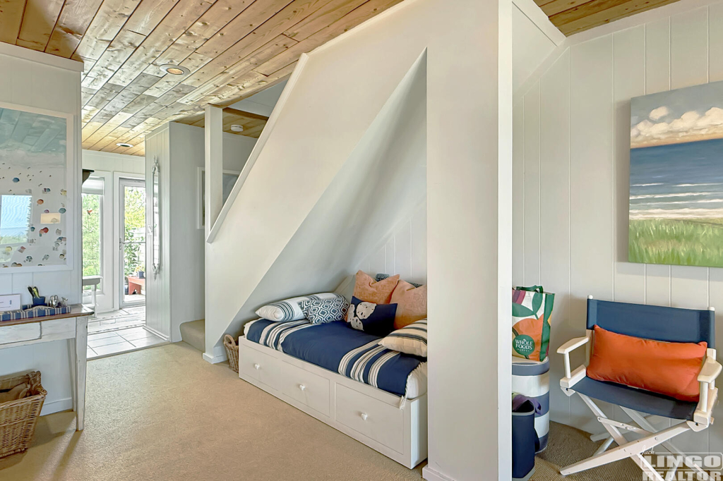 16+Pilot+Point+Stairway+Bunk 16 Pilot Point Rental Property 16+Pilot+Point+Stairway+Bunk 16 Pilot Point Rental Property