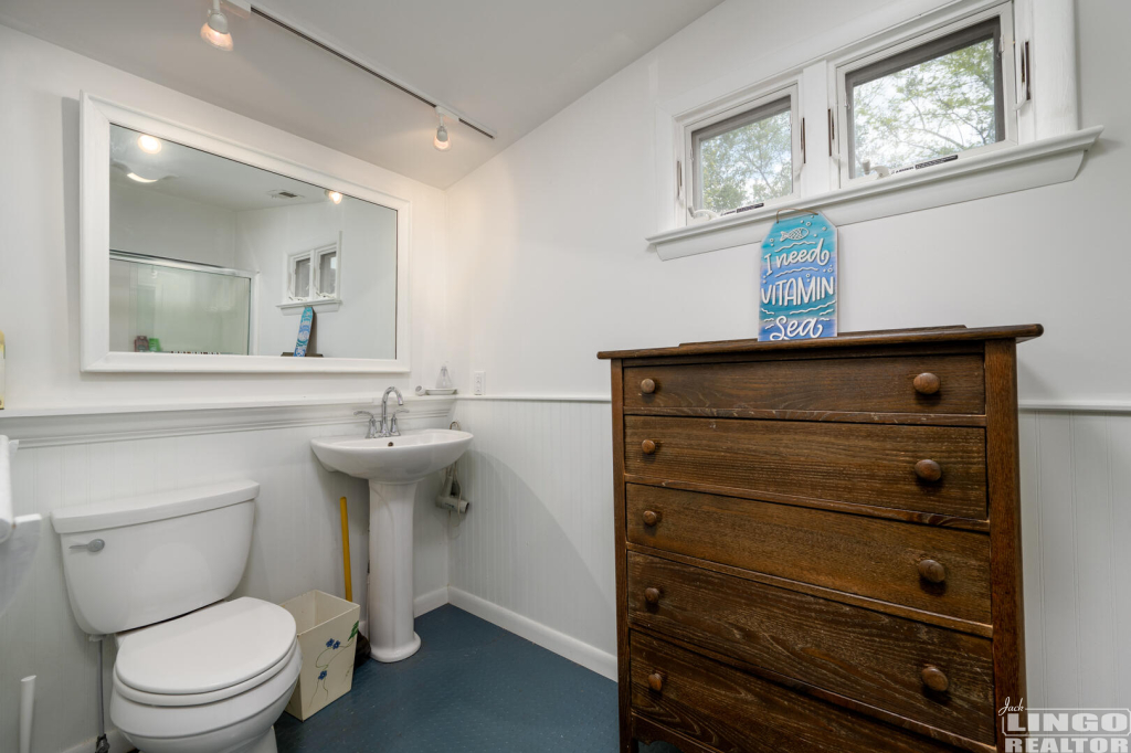 Copy+of+CanalW109-35bath 109 West Canal Street Rental Property Copy+of+CanalW109-35bath 109 West Canal Street Rental Property