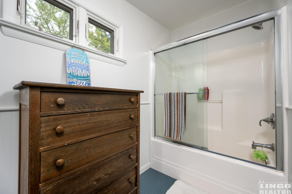 Copy+of+CanalW109-36bath 109 West Canal Street Rental Property Copy+of+CanalW109-36bath 109 West Canal Street Rental Property
