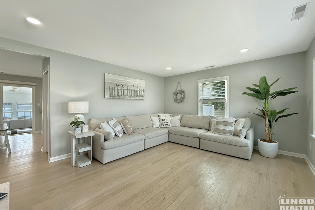 4+Tiffany+Dr+Living+3 4 Tiffany Drive Rental Property