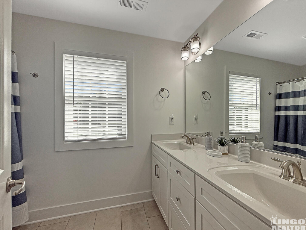 331+Chestnut+St+Bathroom+2 331 Chestnut Street Rental Property 331+Chestnut+St+Bathroom+2 331 Chestnut Street Rental Property