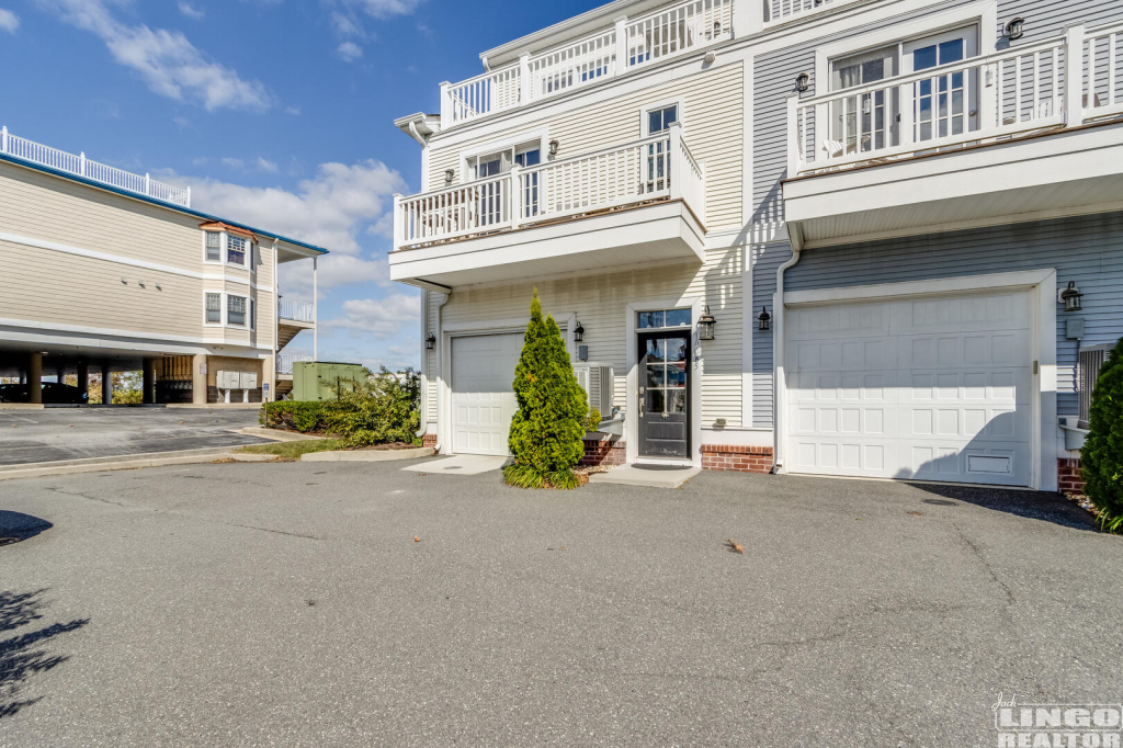 002_img_1235_862 100 Anglers Road #B5 Rental Property 002_img_1235_862 100 Anglers Road #B5 Rental Property